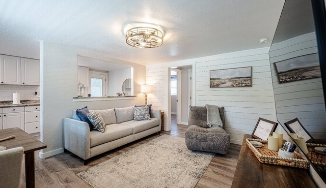 The Magnolia Cottage: Escape the big City- Charming Cozy house in La Vernia!