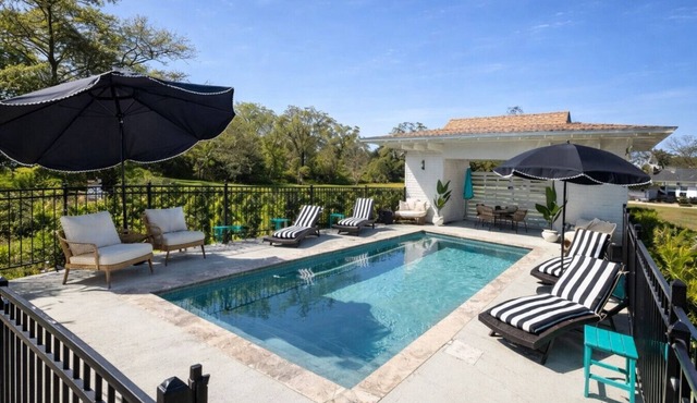 The Magnolia Shore 5 - Steps to Beach, Pool, Fast WiFi
