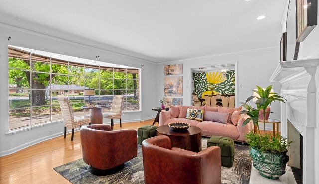 The Markham Manor - 5BR/3.5B + Firepit, Patio Dining, Basement Lounge & Big Yard