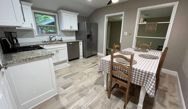 The Nest - centrally located - 2 bed/1 bath home