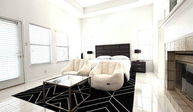 The Oakview House by Six Flags, La Cantera, and The Rim