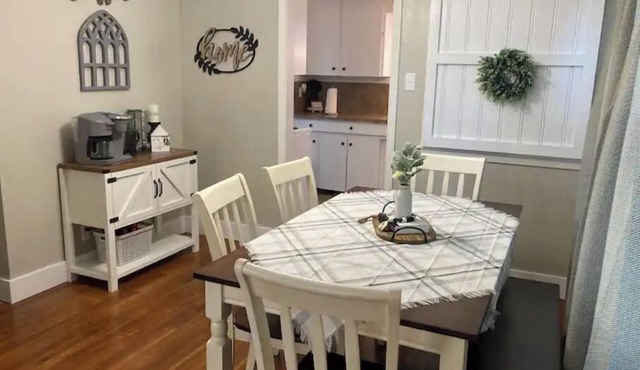 The Parson's Cottage - Charming, Cozy, Adorable!