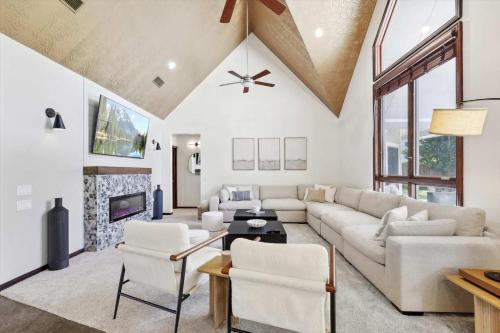The Perfect Holiday Getaway 5BR 4BA with Pool and Hot Tub