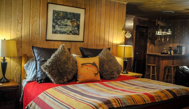 The Piñon Cabin at Starlight Canyon Bed & Breakfast in Amarillo