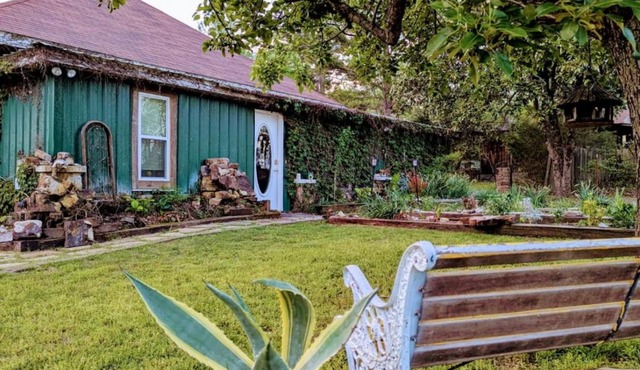 The Prancing Pony Guest House at Edendell