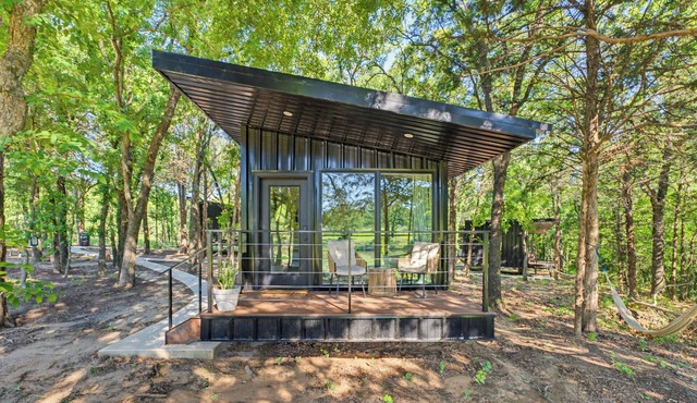 The Red Bird | Treehouse Stay + Pickleball Court