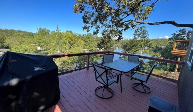 The Redbud ~ Cabin Seventeen ~ Lake View ~ Pet Friendly