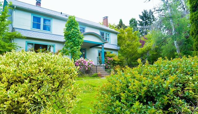 The Riverpath Inn, just steps from the Willamette river & Rose Gardens, Eugene in Eugene