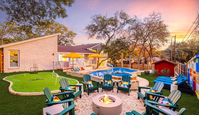 The Sunburst Sleeps 18 Basketball Heated Pool