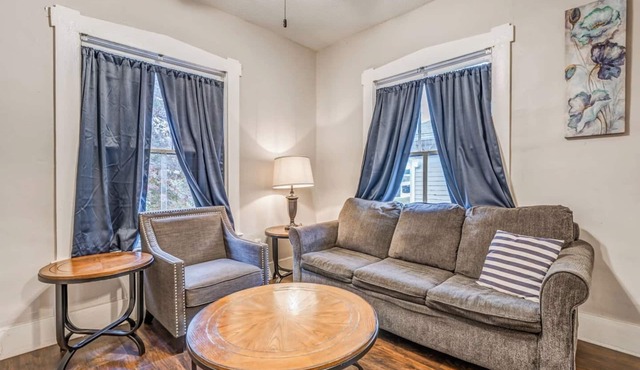 The Vance Corner Suite | Bright & Relaxing in Memphis