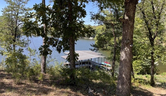 The Walnut at Hamilton Cove ~ Cabin Nineteen ~ Pet friendly ~ Lakefront in Royal