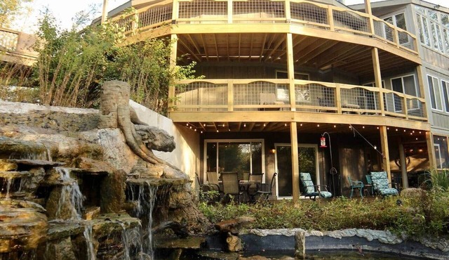 The Waterfall Place, Suite and Walkout! in Oldham County