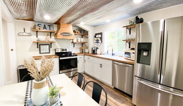 TheBarnhouse: Secluded Ride2Trails PetFriendly GameRoom MountainRetreat FirePit