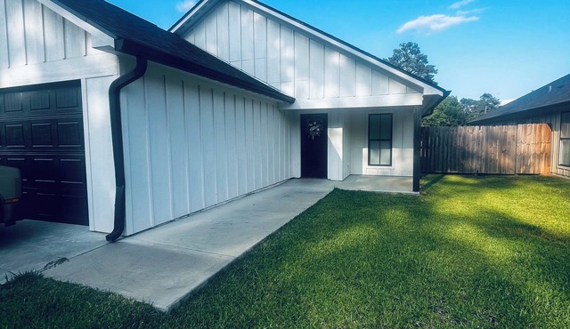 Three bedroom home in the center of Leesville