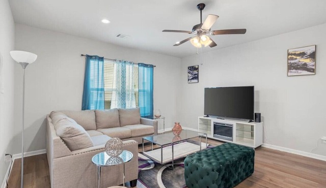 Tigers Lair Bungalow by LSU Baseball Park - CB1030