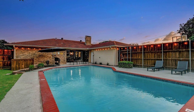 Timeless Charm w/Pool, Backyard, Patio (5BD/2BA)
