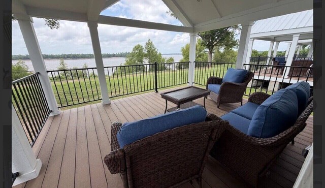TowBoat Terrace | MS River View Retreat