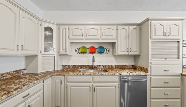 Townhome with private elevator minutes from Downtown Weatherford