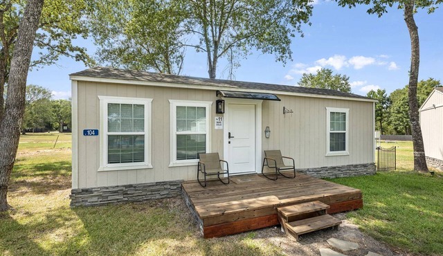 Tranquil Farmhouse Bungalow Retreat with Pool & Goats near Houston in Hempstead, Texas