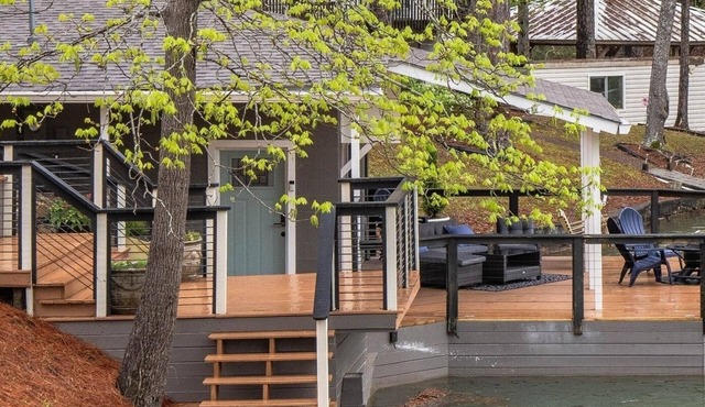 Tranquil Lakefront Cottage with private dock in Equality