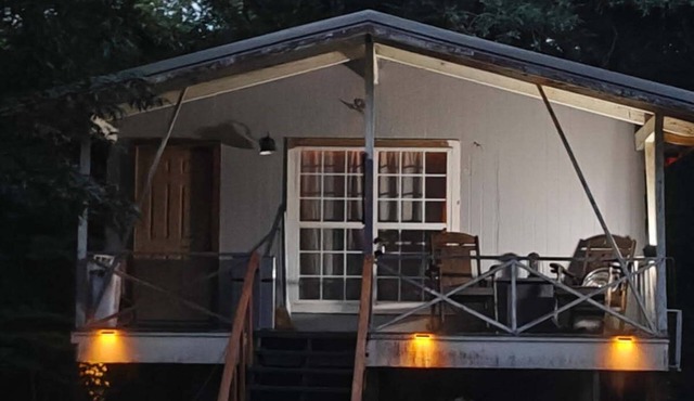Tranquil Treehouse Cottage 10 mins from Downtown Canton in Canton
