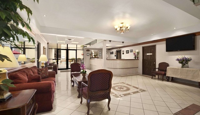 Travelodge by Wyndham New Orleans West Harvey Hotel