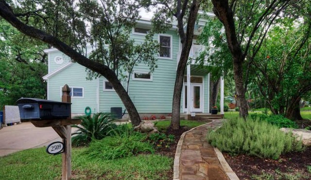 Treetop Guesthouse - Monthly Rental - South Central