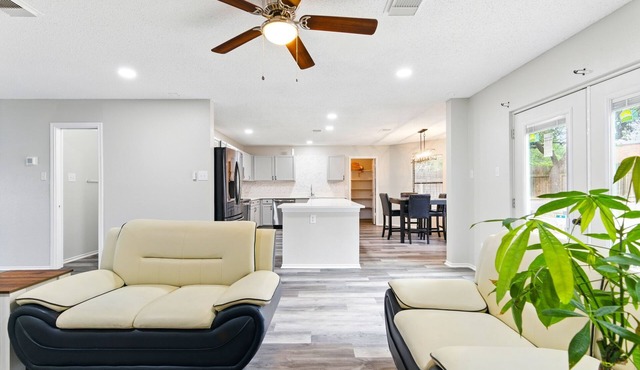 Tremendous 4-bedroom Serene Escape in Schertz, San Antonio and NB