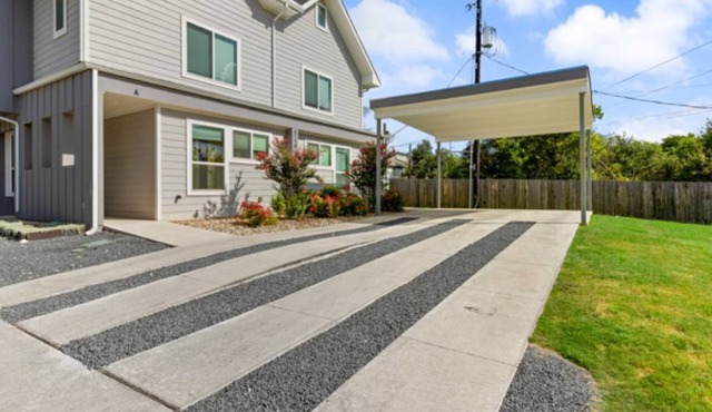Trendy 4BR Oasis, Central Spot, Relax & Explore