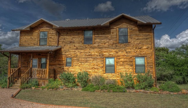 Two Story Luxury Lodge A Great Family Getaway