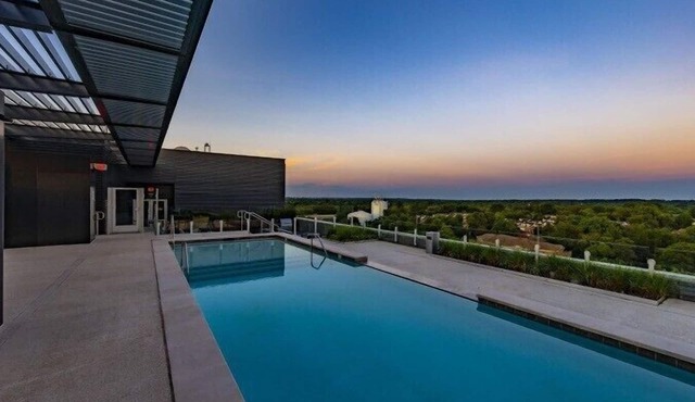 Tysons 2BR | Two Baths, Pool & Gym in McLean