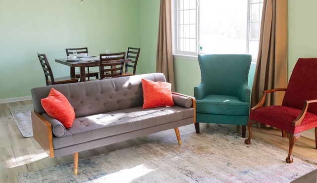 Under the Oak in Shreveport - Close to Barksdale, Hospitals, Downtown, and more!