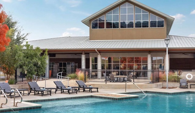 Unforgettable Resort Experiences | 3 Units w/Full Kitchen & Free Parking + Pool in Austin