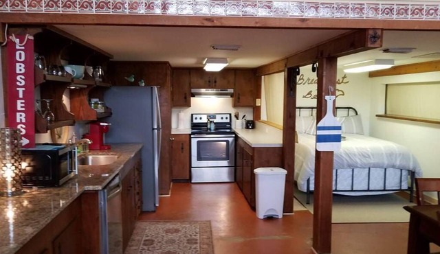 Unique Coastal Loft Getaway @ Historic Freeport