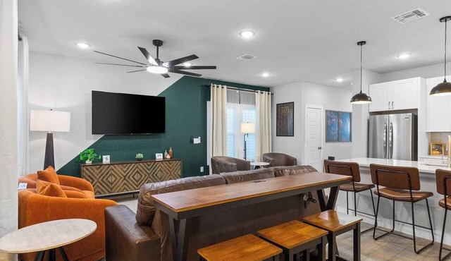 Unique Duplex - 18 beds - Downtown Terrace View