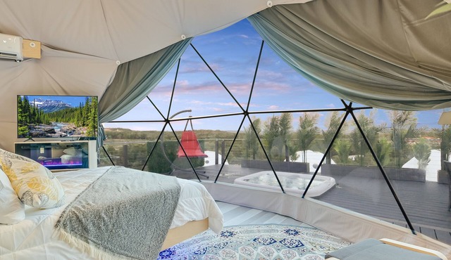 Unique & Plush Eco-Glamping Resort in TX Hill country!