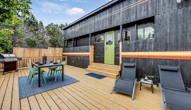 Unique Tiny House with Hot-tub, Fire Pit and Hiking Trail in Leander, Texas