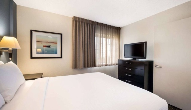 Unwind and Discover Houston! Two 1BR Pet-Friendly Suites With Kitchen!