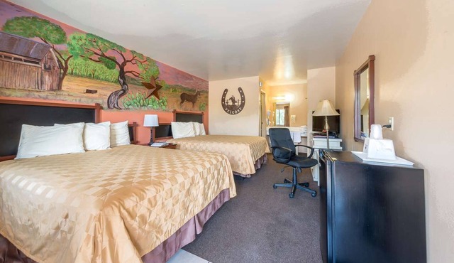 Unwind in a Peaceful Room w/Access to Seasonal Pool | Kimble Museum - 0.4 mile