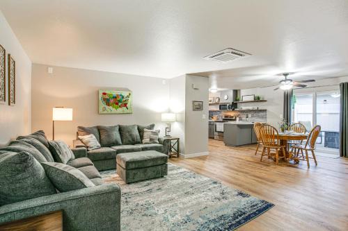 Updated Duplex Home < 1 Mi to Downtown Enumclaw! in Enumclaw