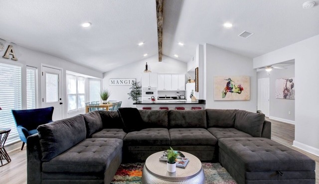 Upscale Gem 5BR, 3B close to many attractions