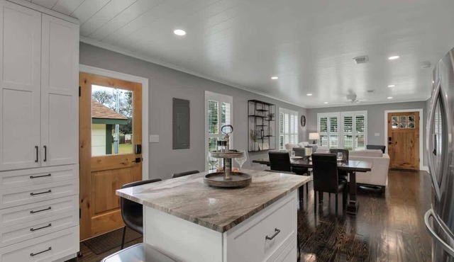 Upscale Home With Pool and Firepit - Close to Mercer St!