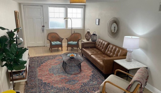 Uptown Beautiful Apt | Steps to Tulane/Loyla