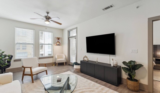 Uptown Lux 1BR With Resort Pool, Parking & High-End Amenities
