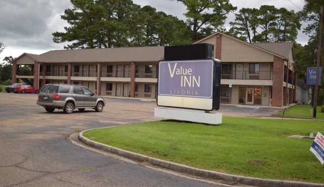 Value Inn - Livonia