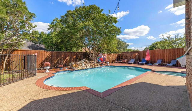 Velvet Paradise-6 bdrm estate with pool, hot tub, tiki bar and firepit