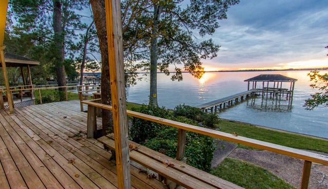 Very Private 1-Acre, 4-Bedrooms, 3-Fish Records, 21-Floor to Ceiling Windows