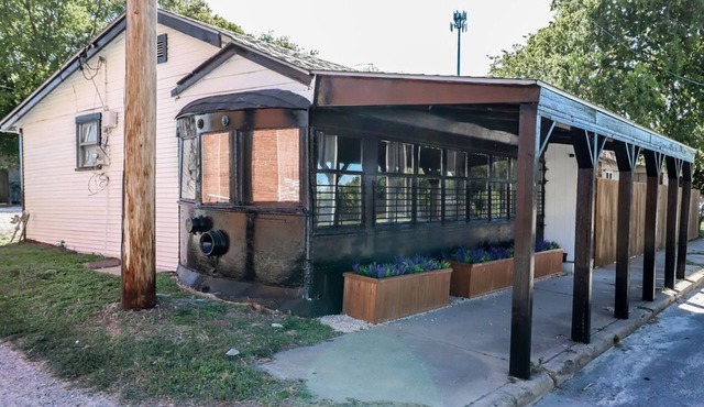 Vintage Trolley Time Capsule! Super close to great hiking trails and swimming