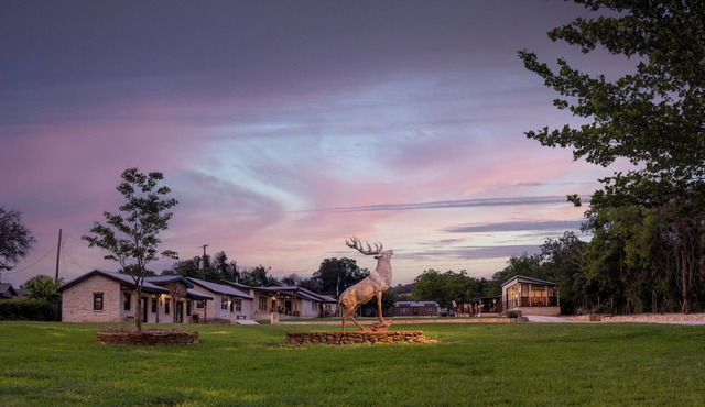 VIP Cabin A w/Lake Views & Private Lake Access