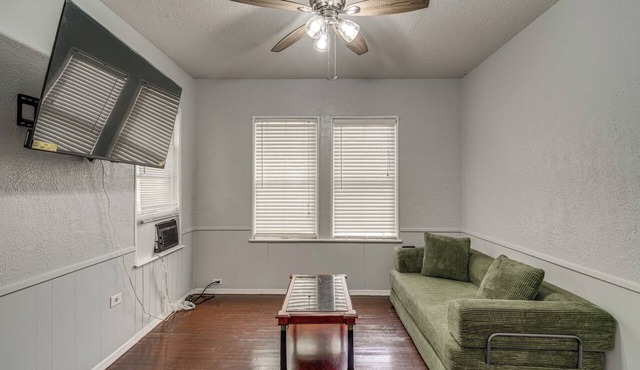 Walk Everywhere! Monte Vista Apartment Near Cafes